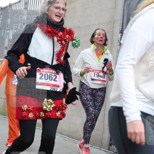 08.12.2024 - St. Pauli X-Mass-Run No. 14 H.Heesch http://msf.ph/oto/7494452 08.12.2024 10:07:12 Ziel 621, 698, 719, 795, 890, 1424, 1786, 1940, 2003, 2751, 2755, 3083, 3337, 3343, 151, 1940, 2062, 2212, 2346, 3083, 3343 meine-sportfotos.de