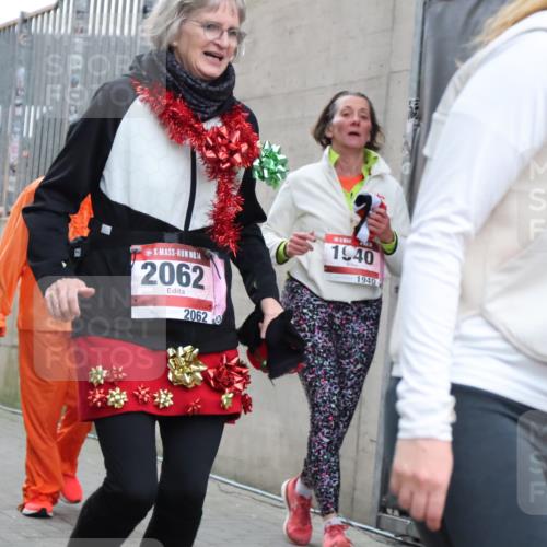 08.12.2024 - St. Pauli X-Mass-Run No. 14 H.Heesch http://msf.ph/oto/7494458 08.12.2024 10:07:12 Ziel 621, 698, 719, 795, 890, 1424, 1786, 1940, 2003, 2751, 2755, 3083, 3337, 3343, 151, 1940, 2062, 2212, 2346, 3083, 3343 meine-sportfotos.de