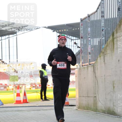 08.12.2024 - St. Pauli X-Mass-Run No. 14 H.Heesch http://msf.ph/oto/7494459 08.12.2024 09:59:05 Ziel 111, 832, 1105, 1119, 2722, 488, 989, 2722 meine-sportfotos.de