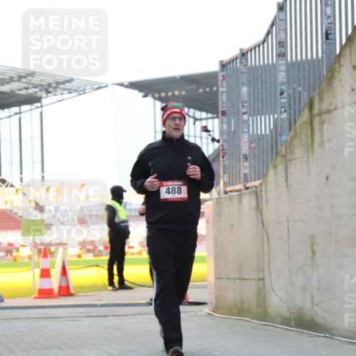 08.12.2024 - St. Pauli X-Mass-Run No. 14 H.Heesch http://msf.ph/oto/7494465 08.12.2024 09:59:05 Ziel 111, 832, 1105, 1119, 2722, 488, 989, 2722 meine-sportfotos.de