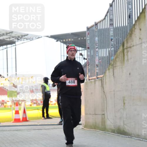 08.12.2024 - St. Pauli X-Mass-Run No. 14 H.Heesch http://msf.ph/oto/7494469 08.12.2024 09:59:05 Ziel 111, 832, 1105, 1119, 2722, 488, 989, 2722 meine-sportfotos.de
