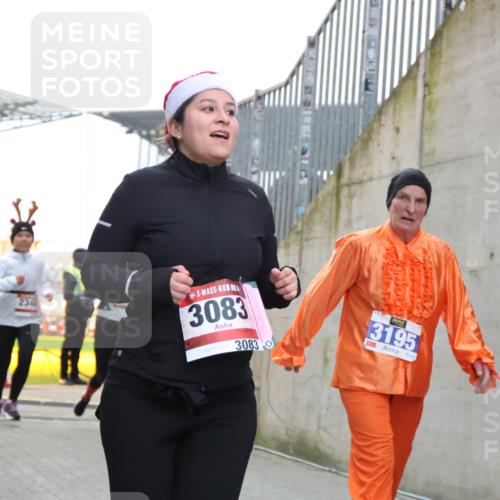 08.12.2024 - St. Pauli X-Mass-Run No. 14 H.Heesch http://msf.ph/oto/7494473 08.12.2024 10:07:13 Ziel 621, 698, 719, 795, 1424, 1786, 1940, 2003, 2062, 2751, 2755, 3083, 3337, 3343, 151, 1940, 2062, 2212, 2346, 3083, 3343 meine-sportfotos.de