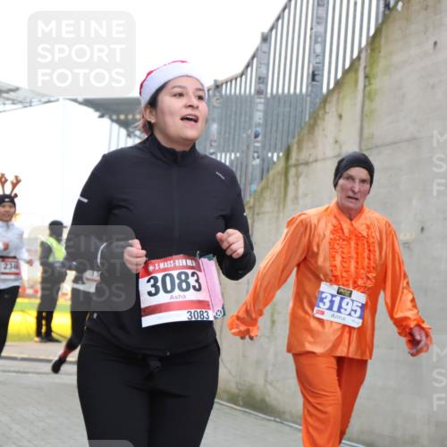 08.12.2024 - St. Pauli X-Mass-Run No. 14 H.Heesch http://msf.ph/oto/7494480 08.12.2024 10:07:13 Ziel 621, 698, 719, 795, 1424, 1786, 1940, 2003, 2062, 2751, 2755, 3083, 3337, 3343, 151, 1940, 2062, 2212, 2346, 3083, 3343 meine-sportfotos.de