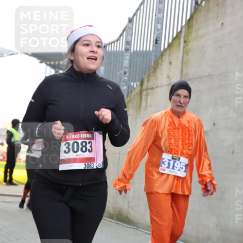 08.12.2024 - St. Pauli X-Mass-Run No. 14 H.Heesch http://msf.ph/oto/7494488 08.12.2024 10:07:13 Ziel 621, 698, 719, 795, 1424, 1786, 1940, 2003, 2062, 2751, 2755, 3083, 3337, 3343, 151, 1940, 2062, 2212, 2346, 3083, 3343 meine-sportfotos.de
