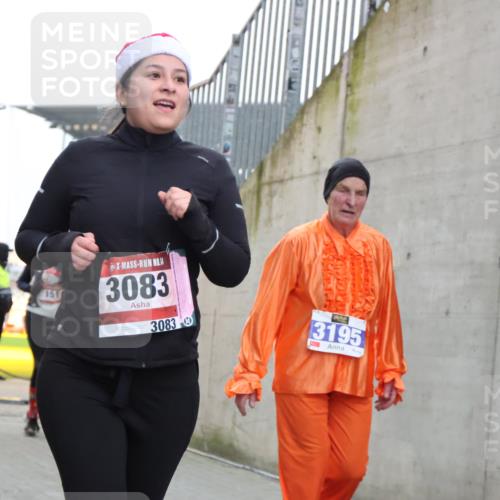 08.12.2024 - St. Pauli X-Mass-Run No. 14 H.Heesch http://msf.ph/oto/7494491 08.12.2024 10:07:13 Ziel 621, 698, 719, 795, 1424, 1786, 1940, 2003, 2062, 2751, 2755, 3083, 3337, 3343, 151, 1940, 2062, 2212, 2346, 3083, 3343 meine-sportfotos.de