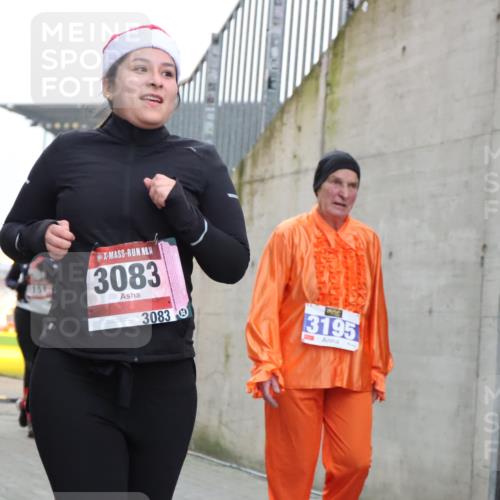 08.12.2024 - St. Pauli X-Mass-Run No. 14 H.Heesch http://msf.ph/oto/7494497 08.12.2024 10:07:13 Ziel 621, 698, 719, 795, 1424, 1786, 1940, 2003, 2062, 2751, 2755, 3083, 3337, 3343, 151, 1940, 2062, 2212, 2346, 3083, 3343 meine-sportfotos.de