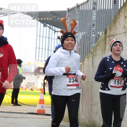 08.12.2024 - St. Pauli X-Mass-Run No. 14 H.Heesch http://msf.ph/oto/7494518 08.12.2024 10:07:15 Ziel 719, 795, 1786, 1940, 2003, 2062, 2346, 2751, 2755, 3083, 3337, 3343, 151, 2062, 2212, 2346, 2843, 2888 meine-sportfotos.de