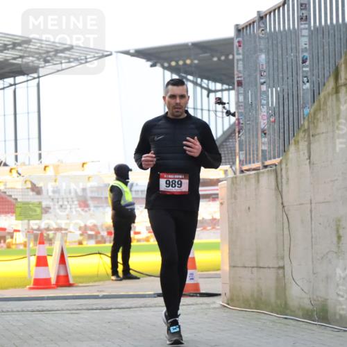 08.12.2024 - St. Pauli X-Mass-Run No. 14 H.Heesch http://msf.ph/oto/7494528 08.12.2024 09:59:07 Ziel 111, 488, 1105, 1119, 2722, 488, 989 meine-sportfotos.de