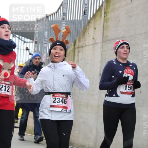 08.12.2024 - St. Pauli X-Mass-Run No. 14 H.Heesch http://msf.ph/oto/7494564 08.12.2024 10:07:16 Ziel 151, 719, 1786, 1940, 2003, 2062, 2212, 2346, 2751, 2755, 3083, 3337, 3343, 151, 2212, 2346, 2843, 2861, 2888 meine-sportfotos.de