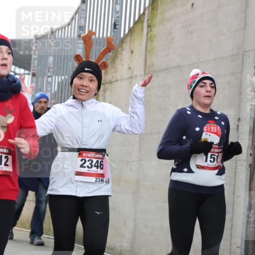 08.12.2024 - St. Pauli X-Mass-Run No. 14 H.Heesch http://msf.ph/oto/7494576 08.12.2024 10:07:16 Ziel 151, 719, 1786, 1940, 2003, 2062, 2212, 2346, 2751, 2755, 3083, 3337, 3343, 151, 2212, 2346, 2843, 2861, 2888 meine-sportfotos.de