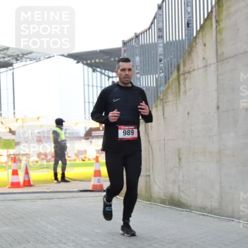 08.12.2024 - St. Pauli X-Mass-Run No. 14 H.Heesch http://msf.ph/oto/7494579 08.12.2024 09:59:07 Ziel 111, 488, 1105, 1119, 2722, 488, 989 meine-sportfotos.de