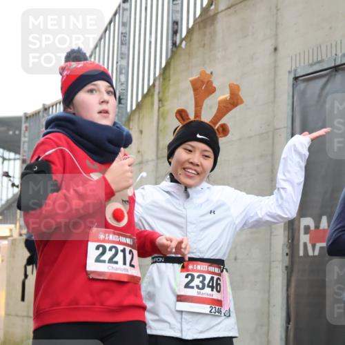 08.12.2024 - St. Pauli X-Mass-Run No. 14 H.Heesch http://msf.ph/oto/7494595 08.12.2024 10:07:16 Ziel 151, 719, 1786, 1940, 2003, 2062, 2212, 2346, 2751, 2755, 3083, 3337, 3343, 151, 2212, 2346, 2843, 2861, 2888 meine-sportfotos.de