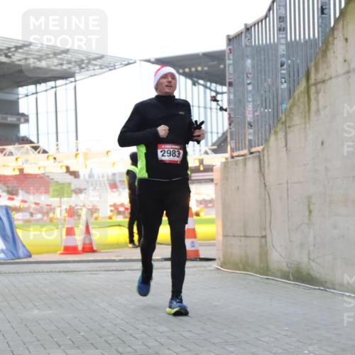 08.12.2024 - St. Pauli X-Mass-Run No. 14 H.Heesch http://msf.ph/oto/7494649 08.12.2024 09:59:21 Ziel 989, 2983, 738, 1534, 2983 meine-sportfotos.de