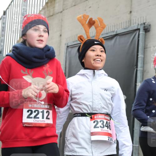 08.12.2024 - St. Pauli X-Mass-Run No. 14 H.Heesch http://msf.ph/oto/7494658 08.12.2024 10:07:17 Ziel 151, 719, 1940, 2003, 2062, 2212, 2346, 2755, 3083, 3337, 3343, 129, 151, 2208, 2212, 2346, 2843, 2861, 2888 meine-sportfotos.de