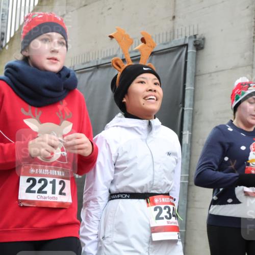 08.12.2024 - St. Pauli X-Mass-Run No. 14 H.Heesch http://msf.ph/oto/7494671 08.12.2024 10:07:17 Ziel 151, 719, 1940, 2003, 2062, 2212, 2346, 2755, 3083, 3337, 3343, 129, 151, 2208, 2212, 2346, 2843, 2861, 2888 meine-sportfotos.de
