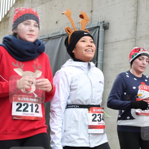 08.12.2024 - St. Pauli X-Mass-Run No. 14 H.Heesch http://msf.ph/oto/7494680 08.12.2024 10:07:17 Ziel 151, 719, 1940, 2003, 2062, 2212, 2346, 2755, 3083, 3337, 3343, 129, 151, 2208, 2212, 2346, 2843, 2861, 2888 meine-sportfotos.de