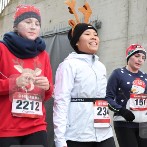 08.12.2024 - St. Pauli X-Mass-Run No. 14 H.Heesch http://msf.ph/oto/7494688 08.12.2024 10:07:17 Ziel 151, 719, 1940, 2003, 2062, 2212, 2346, 2755, 3083, 3337, 3343, 129, 151, 2208, 2212, 2346, 2843, 2861, 2888 meine-sportfotos.de