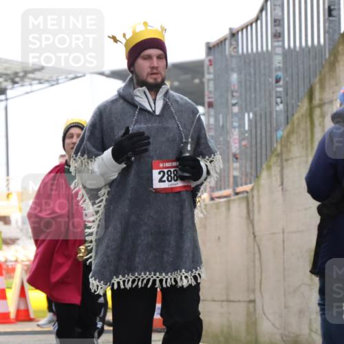 08.12.2024 - St. Pauli X-Mass-Run No. 14 H.Heesch http://msf.ph/oto/7494710 08.12.2024 10:07:20 Ziel 151, 719, 1940, 2062, 2212, 2346, 3083, 3337, 3343, 129, 165, 2099, 2208, 2843, 2861, 2888, 3338, 3342 meine-sportfotos.de
