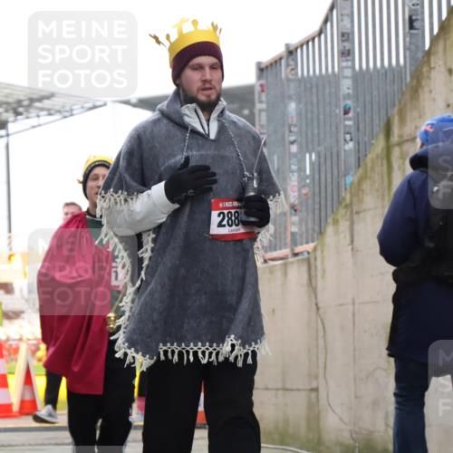 08.12.2024 - St. Pauli X-Mass-Run No. 14 H.Heesch http://msf.ph/oto/7494715 08.12.2024 10:07:20 Ziel 151, 719, 1940, 2062, 2212, 2346, 3083, 3337, 3343, 129, 165, 2099, 2208, 2843, 2861, 2888, 3338, 3342 meine-sportfotos.de