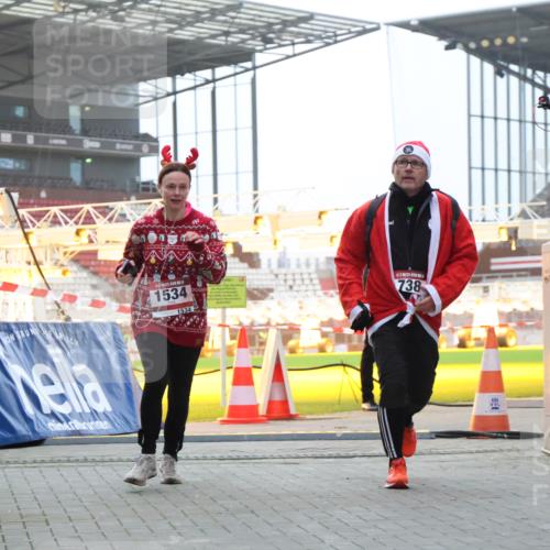 08.12.2024 - St. Pauli X-Mass-Run No. 14 H.Heesch http://msf.ph/oto/7494720 08.12.2024 09:59:25 Ziel 2983, 738, 1534, 1874, 3293 meine-sportfotos.de