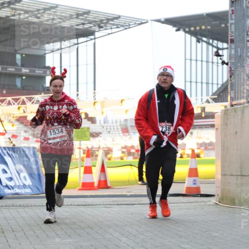 08.12.2024 - St. Pauli X-Mass-Run No. 14 H.Heesch http://msf.ph/oto/7494733 08.12.2024 09:59:25 Ziel 2983, 738, 1534, 1874, 3293 meine-sportfotos.de