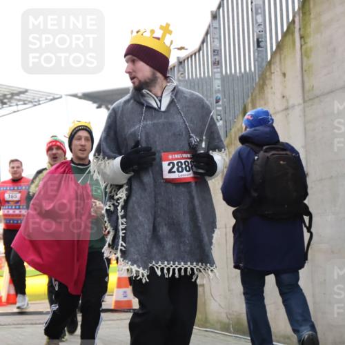 08.12.2024 - St. Pauli X-Mass-Run No. 14 H.Heesch http://msf.ph/oto/7494736 08.12.2024 10:07:21 Ziel 151, 719, 1940, 2062, 2212, 2346, 3083, 3337, 3343, 129, 165, 1007, 1720, 2099, 2208, 2843, 2861, 2888, 3338, 3342 meine-sportfotos.de