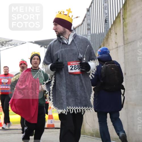 08.12.2024 - St. Pauli X-Mass-Run No. 14 H.Heesch http://msf.ph/oto/7494742 08.12.2024 10:07:21 Ziel 151, 719, 1940, 2062, 2212, 2346, 3083, 3337, 3343, 129, 165, 1007, 1720, 2099, 2208, 2843, 2861, 2888, 3338, 3342 meine-sportfotos.de