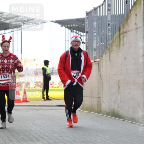 08.12.2024 - St. Pauli X-Mass-Run No. 14 H.Heesch http://msf.ph/oto/7494750 08.12.2024 09:59:25 Ziel 2983, 738, 1534, 1874, 3293 meine-sportfotos.de