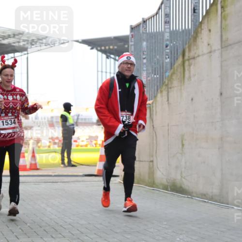 08.12.2024 - St. Pauli X-Mass-Run No. 14 H.Heesch http://msf.ph/oto/7494767 08.12.2024 09:59:26 Ziel 738, 1534, 2983, 738, 1202, 1534, 1802, 1874, 3293 meine-sportfotos.de