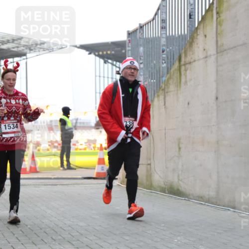 08.12.2024 - St. Pauli X-Mass-Run No. 14 H.Heesch http://msf.ph/oto/7494774 08.12.2024 09:59:26 Ziel 738, 1534, 2983, 738, 1202, 1534, 1802, 1874, 3293 meine-sportfotos.de
