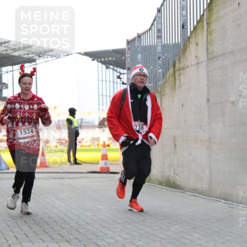 08.12.2024 - St. Pauli X-Mass-Run No. 14 H.Heesch http://msf.ph/oto/7494787 08.12.2024 09:59:26 Ziel 738, 1534, 2983, 738, 1202, 1534, 1802, 1874, 3293 meine-sportfotos.de