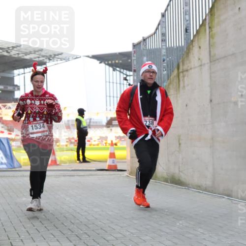 08.12.2024 - St. Pauli X-Mass-Run No. 14 H.Heesch http://msf.ph/oto/7494794 08.12.2024 09:59:26 Ziel 738, 1534, 2983, 738, 1202, 1534, 1802, 1874, 3293 meine-sportfotos.de