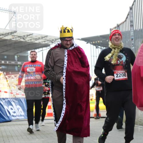 08.12.2024 - St. Pauli X-Mass-Run No. 14 H.Heesch http://msf.ph/oto/7494800 08.12.2024 10:07:22 Ziel 151, 719, 1940, 2062, 2212, 2346, 3083, 3343, 129, 165, 1007, 1720, 2099, 2208, 2843, 2861, 2888, 3338, 3342 meine-sportfotos.de