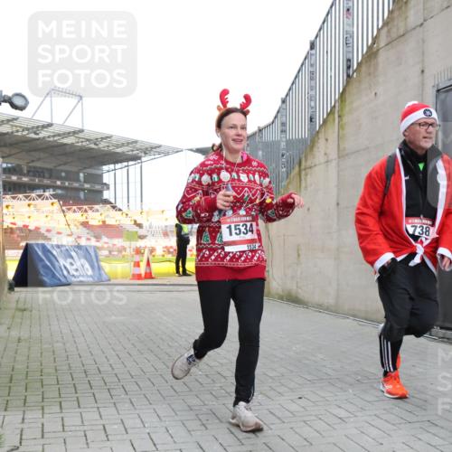 08.12.2024 - St. Pauli X-Mass-Run No. 14 H.Heesch http://msf.ph/oto/7494810 08.12.2024 09:59:27 Ziel 738, 1534, 2983, 738, 1202, 1534, 1802, 1874, 3293 meine-sportfotos.de