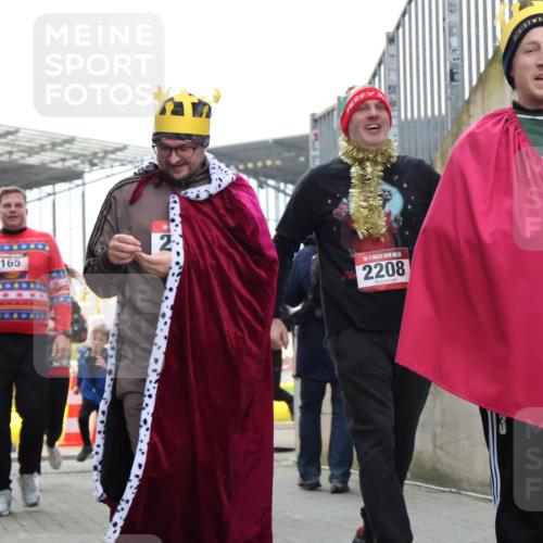 08.12.2024 - St. Pauli X-Mass-Run No. 14 H.Heesch http://msf.ph/oto/7494827 08.12.2024 10:07:23 Ziel 151, 1940, 2062, 2212, 2346, 2843, 2888, 3083, 3343, 129, 165, 1007, 1720, 2099, 2208, 2843, 2861, 2888, 3338, 3342 meine-sportfotos.de