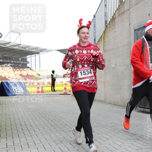 08.12.2024 - St. Pauli X-Mass-Run No. 14 H.Heesch http://msf.ph/oto/7494832 08.12.2024 09:59:27 Ziel 738, 1534, 2983, 738, 1202, 1534, 1802, 1874, 3293 meine-sportfotos.de