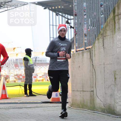 08.12.2024 - St. Pauli X-Mass-Run No. 14 H.Heesch http://msf.ph/oto/7494840 08.12.2024 09:59:29 Ziel 738, 1534, 2983, 1202, 1802, 1874, 3293 meine-sportfotos.de