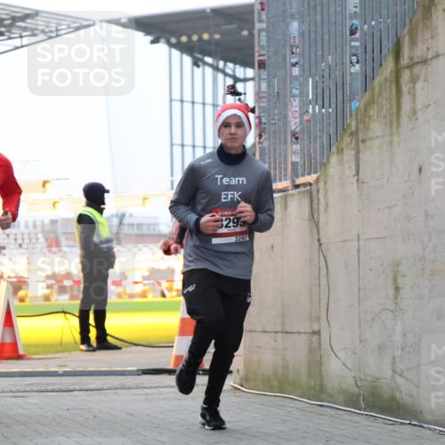 08.12.2024 - St. Pauli X-Mass-Run No. 14 H.Heesch http://msf.ph/oto/7494856 08.12.2024 09:59:30 Ziel 738, 1534, 2983, 3293, 1202, 1802, 1874, 3293 meine-sportfotos.de