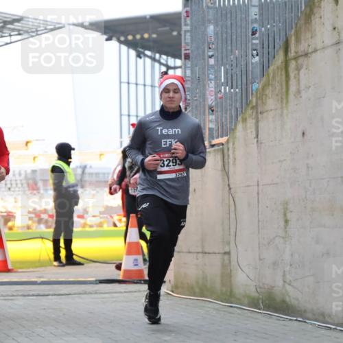 08.12.2024 - St. Pauli X-Mass-Run No. 14 H.Heesch http://msf.ph/oto/7494864 08.12.2024 09:59:30 Ziel 738, 1534, 2983, 3293, 1202, 1802, 1874, 3293 meine-sportfotos.de