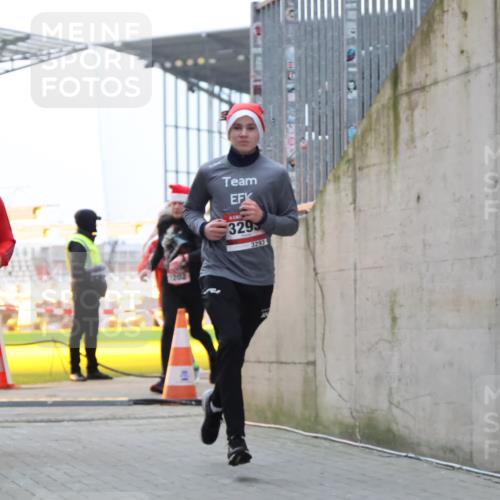 08.12.2024 - St. Pauli X-Mass-Run No. 14 H.Heesch http://msf.ph/oto/7494871 08.12.2024 09:59:30 Ziel 738, 1534, 2983, 3293, 1202, 1802, 1874, 3293 meine-sportfotos.de