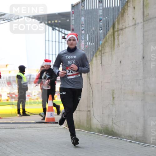 08.12.2024 - St. Pauli X-Mass-Run No. 14 H.Heesch http://msf.ph/oto/7494877 08.12.2024 09:59:30 Ziel 738, 1534, 2983, 3293, 1202, 1802, 1874, 3293 meine-sportfotos.de