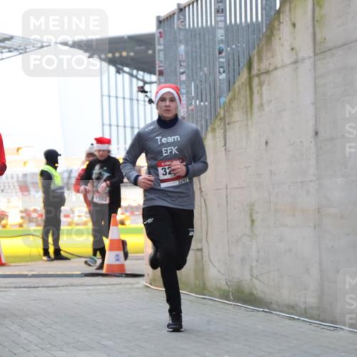 08.12.2024 - St. Pauli X-Mass-Run No. 14 H.Heesch http://msf.ph/oto/7494884 08.12.2024 09:59:30 Ziel 738, 1534, 2983, 3293, 1202, 1802, 1874, 3293 meine-sportfotos.de
