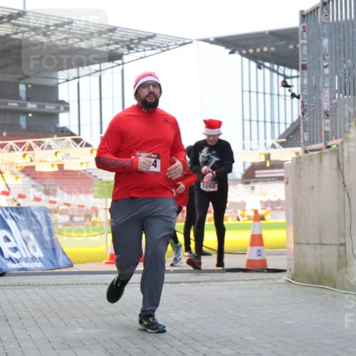 08.12.2024 - St. Pauli X-Mass-Run No. 14 H.Heesch http://msf.ph/oto/7494897 08.12.2024 09:59:30 Ziel 738, 1534, 2983, 3293, 1202, 1802, 1874, 3293 meine-sportfotos.de