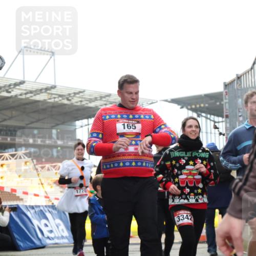 08.12.2024 - St. Pauli X-Mass-Run No. 14 H.Heesch http://msf.ph/oto/7494921 08.12.2024 10:07:25 Ziel 129, 151, 1940, 2062, 2208, 2212, 2346, 2843, 2861, 2888, 3083, 3343, 129, 165, 1007, 1426, 1720, 2099, 2208, 2843, 2861, 2888, 3153, 3338, 3342 meine-sportfotos.de