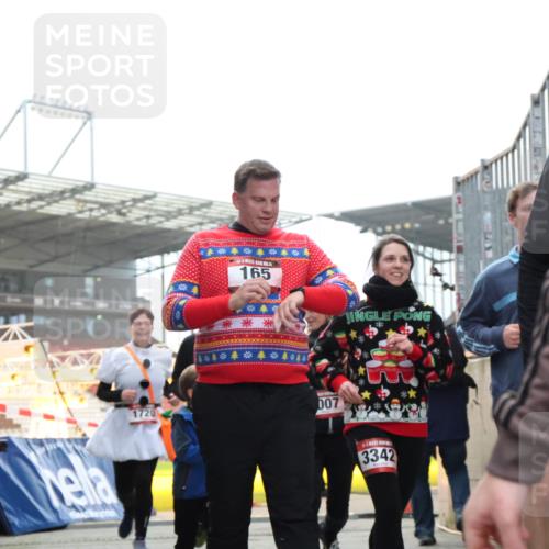 08.12.2024 - St. Pauli X-Mass-Run No. 14 H.Heesch http://msf.ph/oto/7494928 08.12.2024 10:07:25 Ziel 129, 151, 1940, 2062, 2208, 2212, 2346, 2843, 2861, 2888, 3083, 3343, 129, 165, 1007, 1426, 1720, 2099, 2208, 2843, 2861, 2888, 3153, 3338, 3342 meine-sportfotos.de