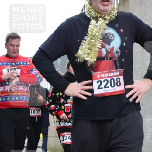 08.12.2024 - St. Pauli X-Mass-Run No. 14 H.Heesch http://msf.ph/oto/7494935 08.12.2024 10:07:25 Ziel 129, 151, 1940, 2062, 2208, 2212, 2346, 2843, 2861, 2888, 3083, 3343, 129, 165, 1007, 1426, 1720, 2099, 2208, 2843, 2861, 2888, 3153, 3338, 3342 meine-sportfotos.de