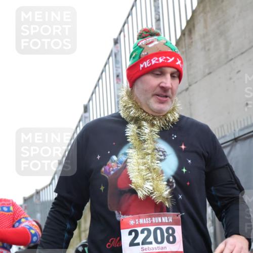 08.12.2024 - St. Pauli X-Mass-Run No. 14 H.Heesch http://msf.ph/oto/7494949 08.12.2024 10:07:26 Ziel 129, 151, 2062, 2208, 2212, 2346, 2843, 2861, 2888, 129, 165, 892, 1007, 1426, 1720, 2099, 2208, 2861, 3153, 3338, 3342 meine-sportfotos.de