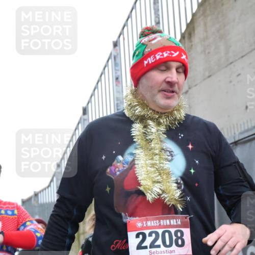 08.12.2024 - St. Pauli X-Mass-Run No. 14 H.Heesch http://msf.ph/oto/7494955 08.12.2024 10:07:26 Ziel 129, 151, 2062, 2208, 2212, 2346, 2843, 2861, 2888, 129, 165, 892, 1007, 1426, 1720, 2099, 2208, 2861, 3153, 3338, 3342 meine-sportfotos.de