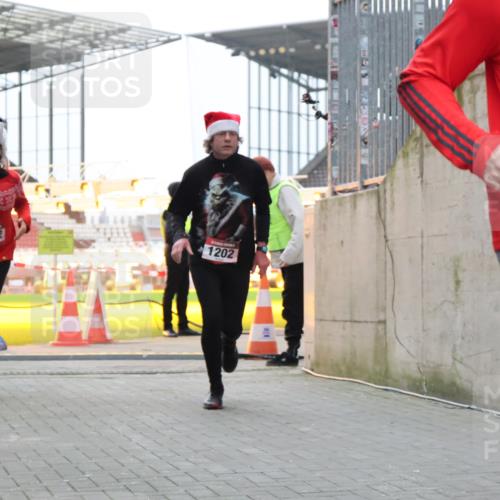 08.12.2024 - St. Pauli X-Mass-Run No. 14 H.Heesch http://msf.ph/oto/7494967 08.12.2024 09:59:32 Ziel 738, 1534, 1874, 2983, 3293, 1202, 1802, 1874, 3293 meine-sportfotos.de