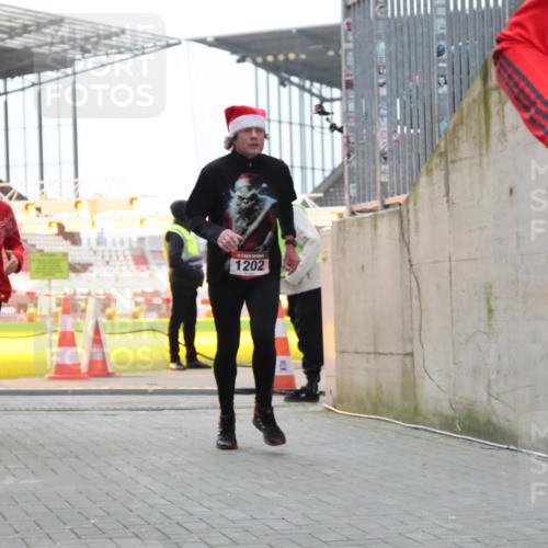 08.12.2024 - St. Pauli X-Mass-Run No. 14 H.Heesch http://msf.ph/oto/7494979 08.12.2024 09:59:32 Ziel 738, 1534, 1874, 2983, 3293, 1202, 1802, 1874, 3293 meine-sportfotos.de